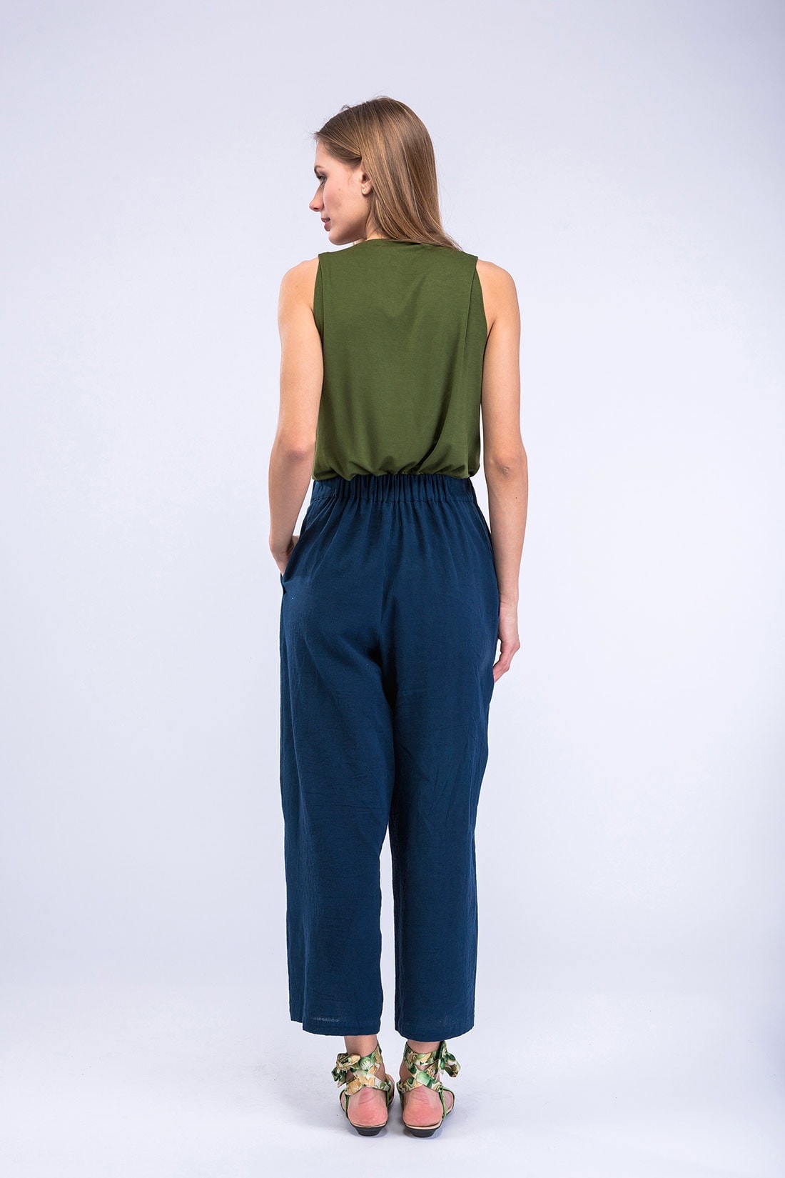 Pantalon bleu canard large en coton bio pour femme HALNY – Image 5