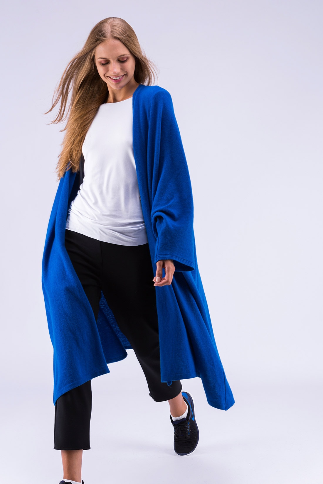 Manteau kimono bleu large pour femme en laine MIMAS – Image 3
