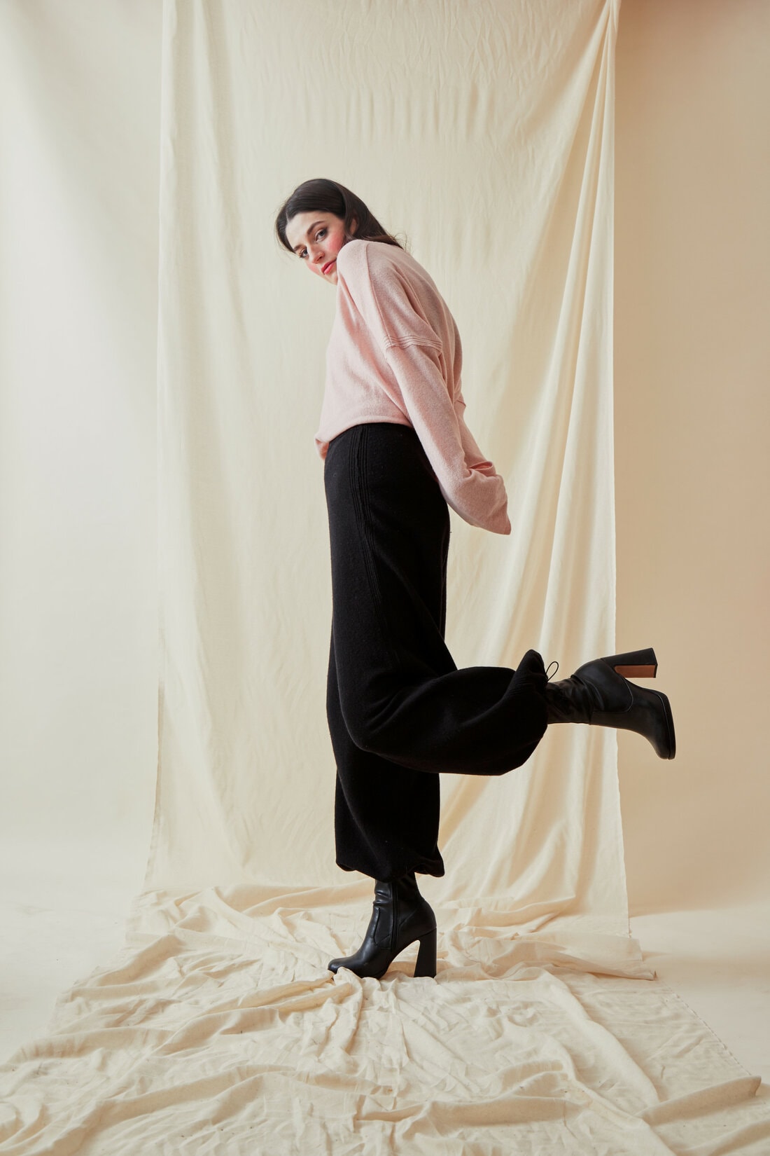 Jogging noir en laine pour femme KOS – Image 3