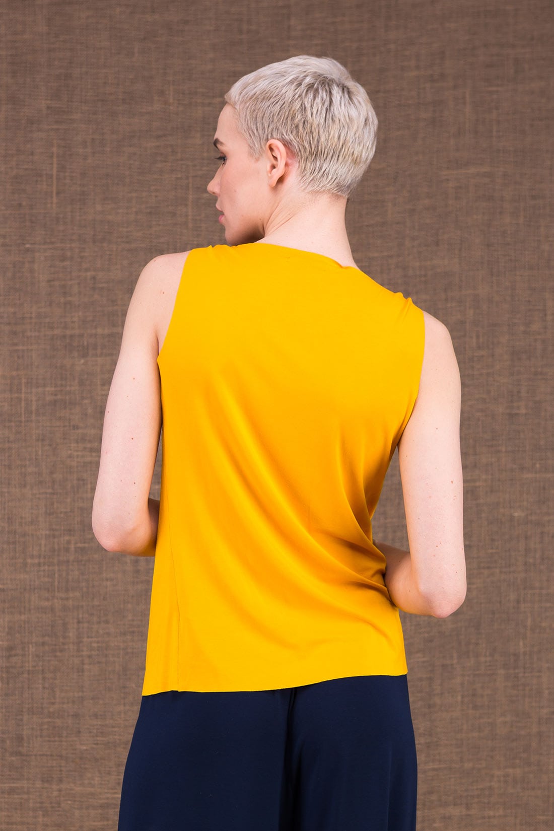 Top jaune col drapé bénitier en jersey de viscose pour femme PARISA – Image 3