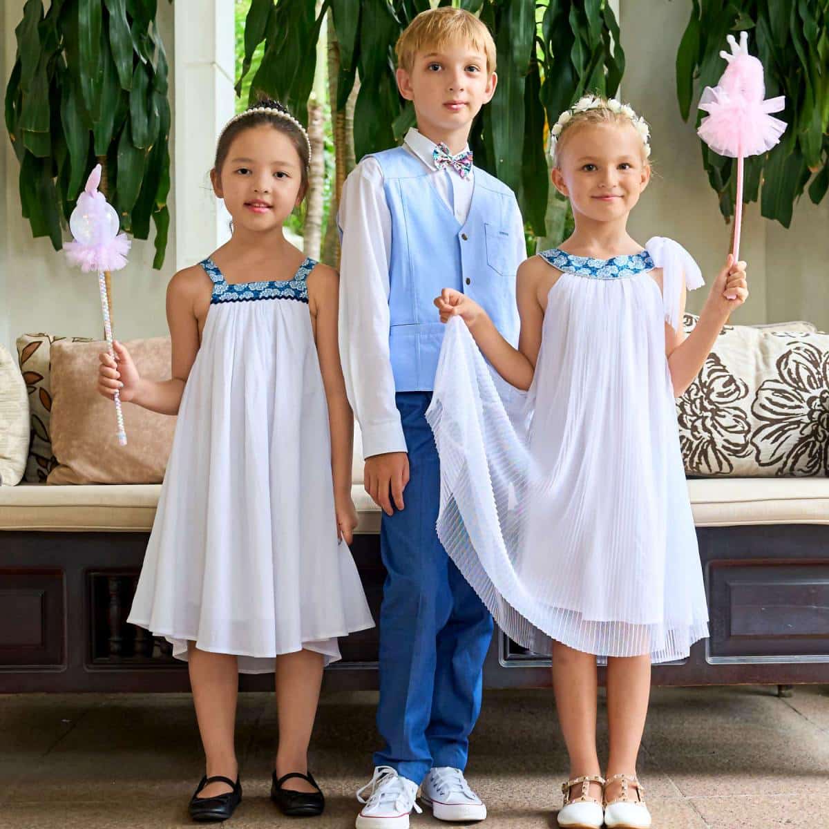 Robe Demoiselle d’Honneur Blanche Fleurie Bleue Fille | Coupe Ample | EMMA – Image 2