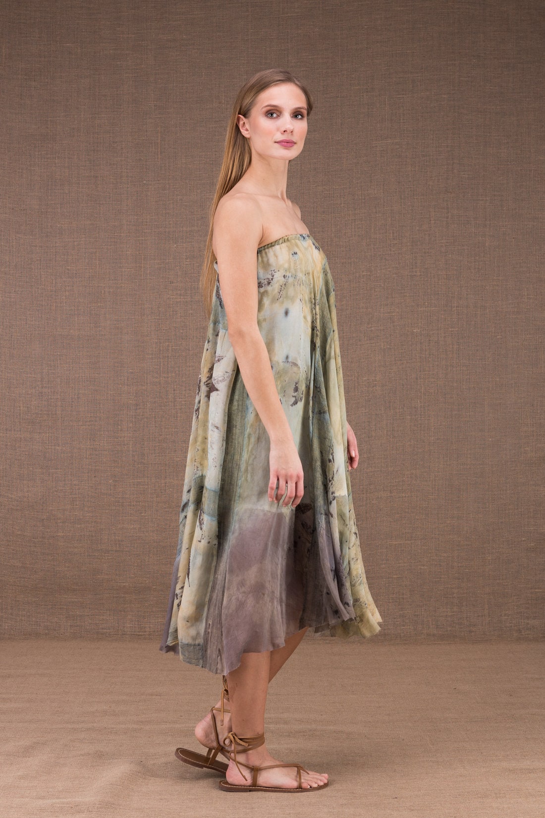 Robe kaki évasée mi longue en soie et coton bio imprimé WANDA – Image 4