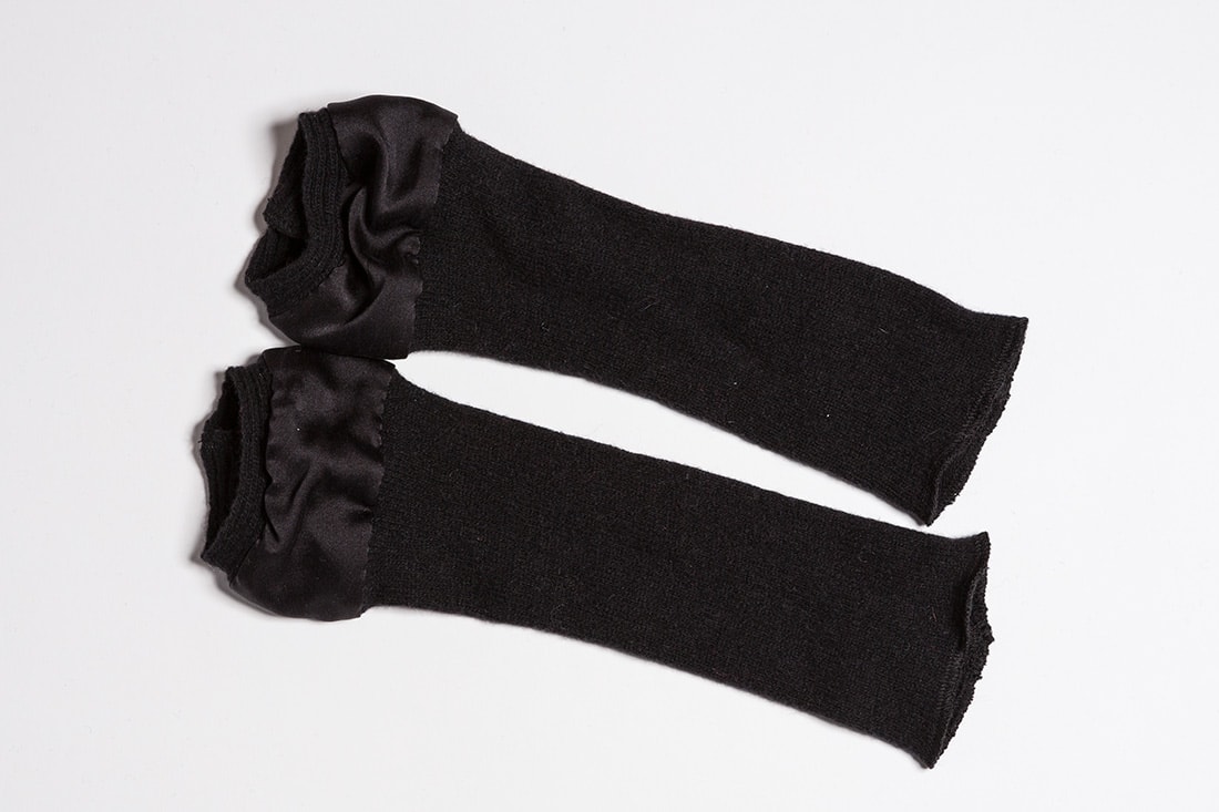 Black wool and silk mittens for women BIJOU – Image 4