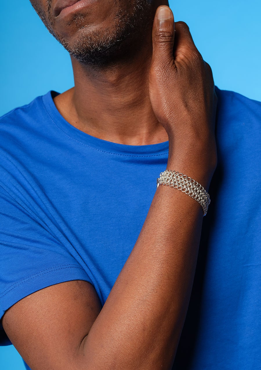 Unisex cuff bracelet in solid silver mesh – Lumi Ø1.0 – Image 4