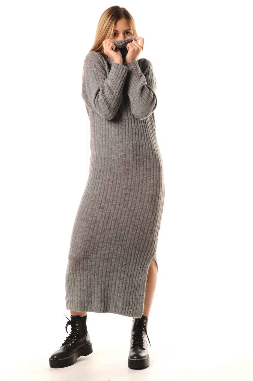 Robe grise en laine avec manches longues